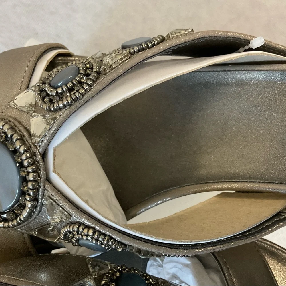 Kenneth Cole Reaction Jeweled Wedges New- Size 7.5 - Picture 7 of 9